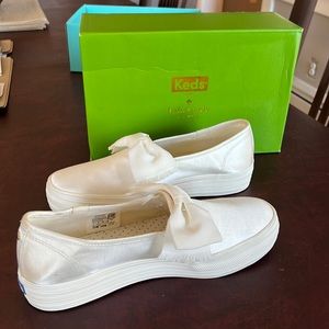 Kate Spade Keds White Triple Decker Satin Bow Sneaker Shoe Size 9 NWT